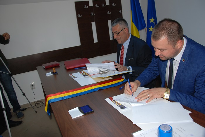 Comuna Sotanga a semnat Intelegerea de Cooperare cu Satul Puhoi (Raionul Ialoveni) din Republica Moldova